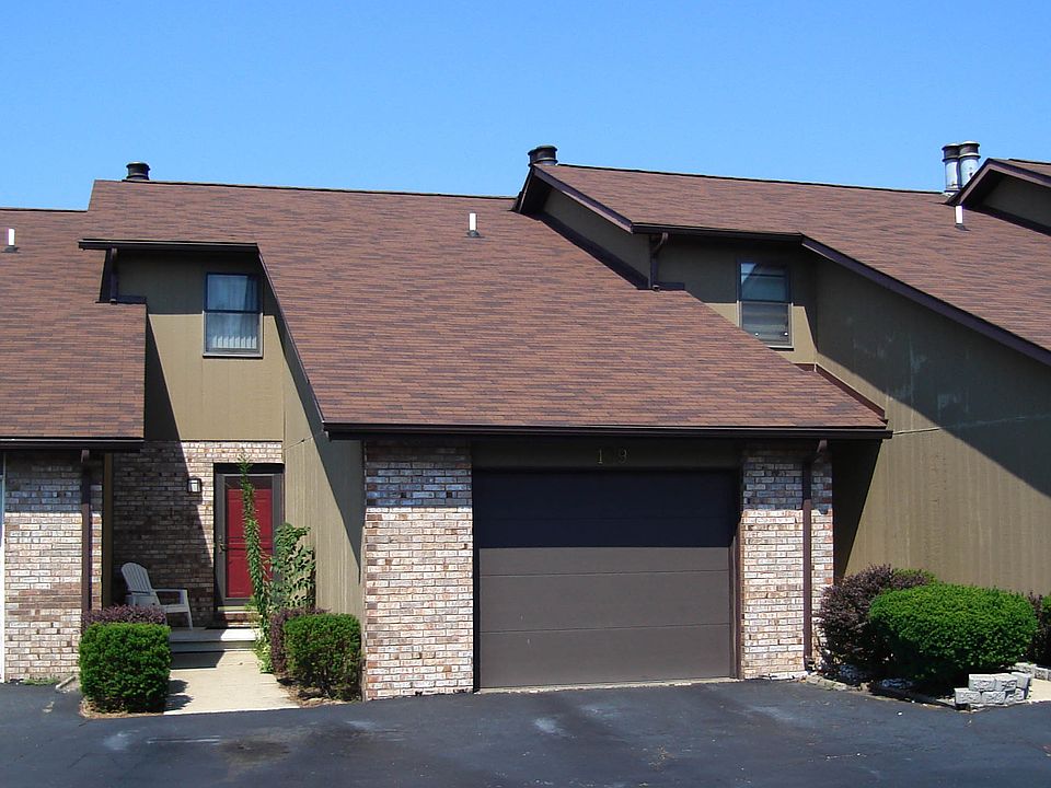 Oversized garage & add. park