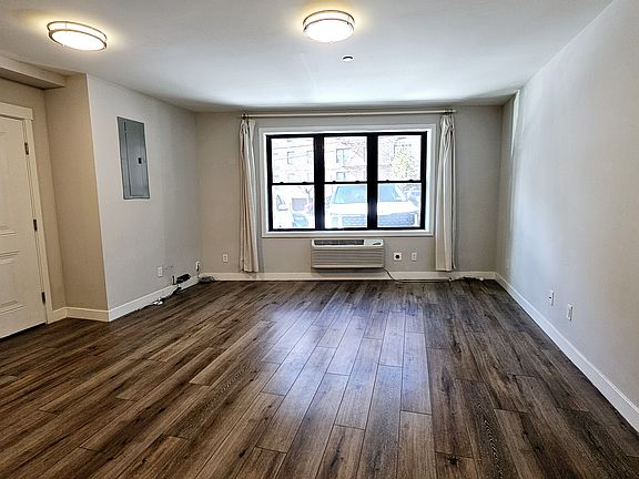 4th image of 3212 Johnson Ave #1