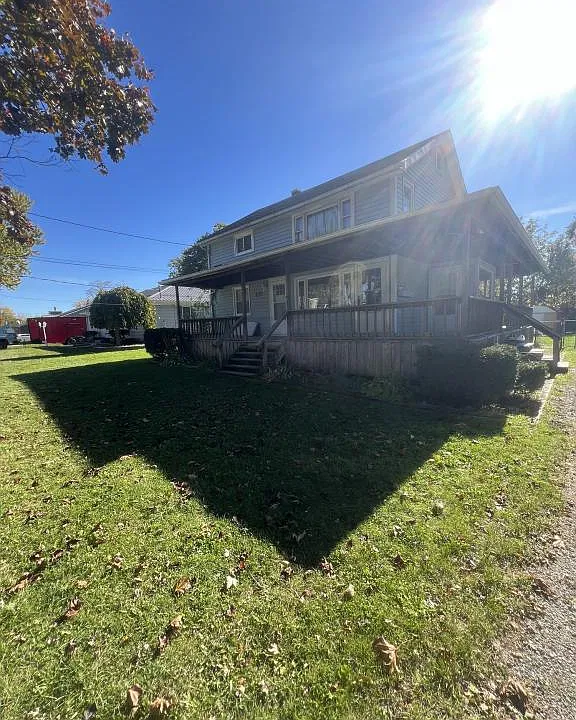 833 Lee Ave