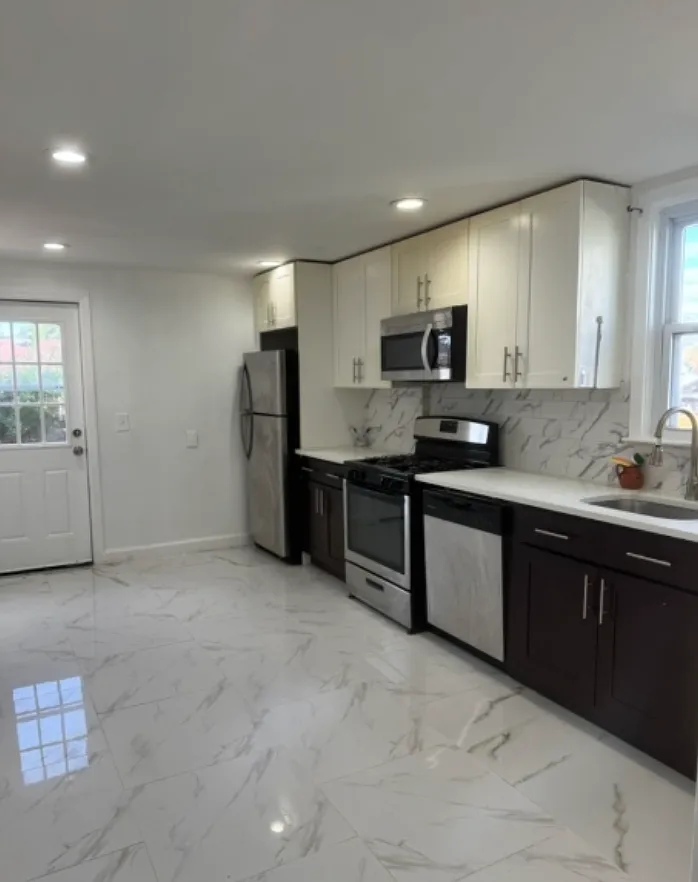 2 bed, 900 sqft, $2,400 — Photo 2