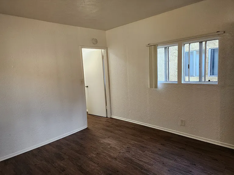 2305 Lemon Ave — Photo 8