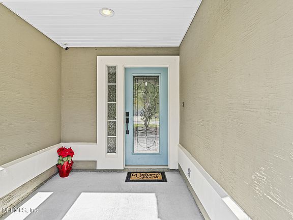 3rd image of 2055 N CRANBROOK Avenue