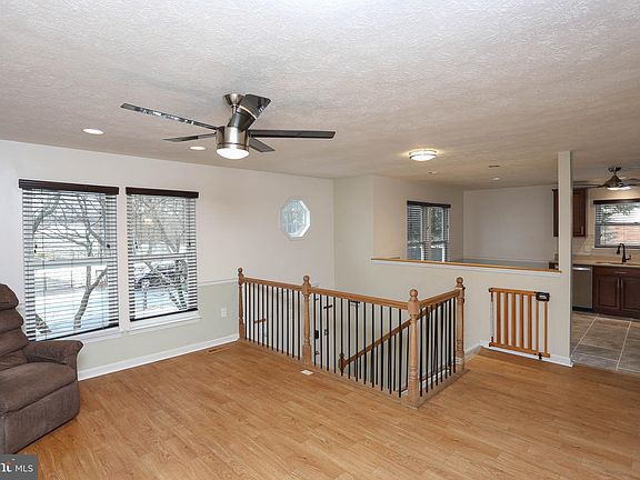 4th image of 967 Beechwood Ave