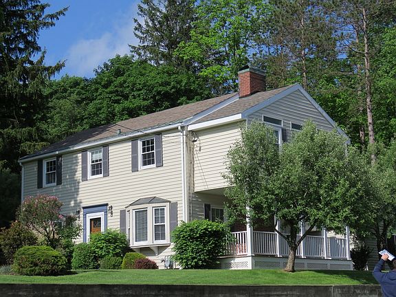 4th image of 44 Parkway Ln