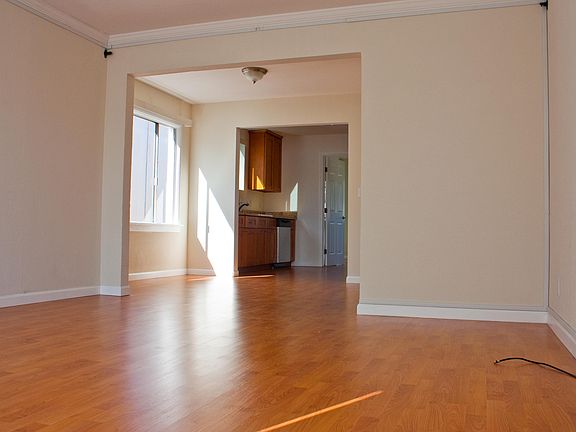 3rd image of 872 Commercial Ave