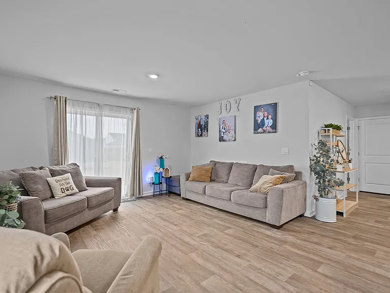 402 Folkstone Rd — Photo 14