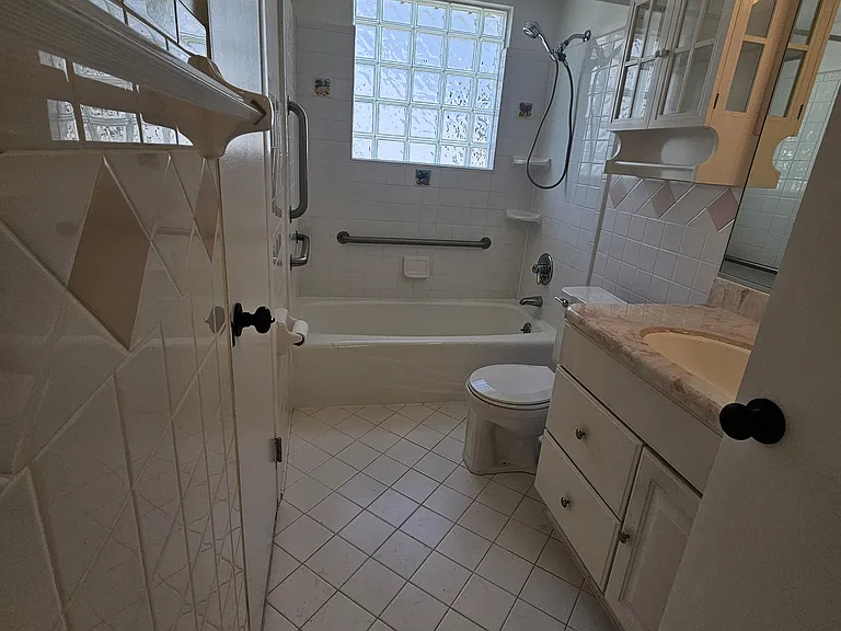 2161 Bacon Ave — Photo 9