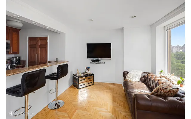 Rented by Douglas Elliman | media 19