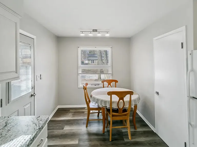 228 Kenloch Ave — Photo 8