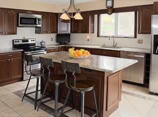 9 Elizabeth Ln, Andover, NJ 07821