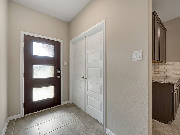 4th image of 2215 Cherryvale Dr