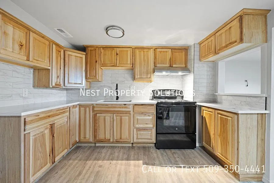 Building Photo - 223 5th Ave SE #B
