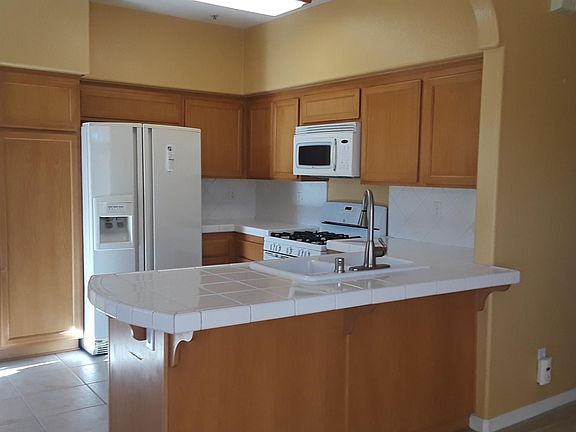 3rd image of 610 Sunrise Dr Unit 6B