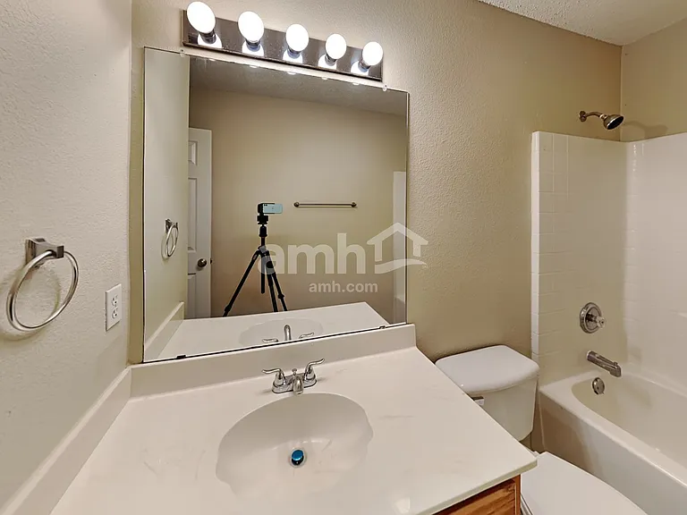 636 Blueberry Hill Ln — Photo 16