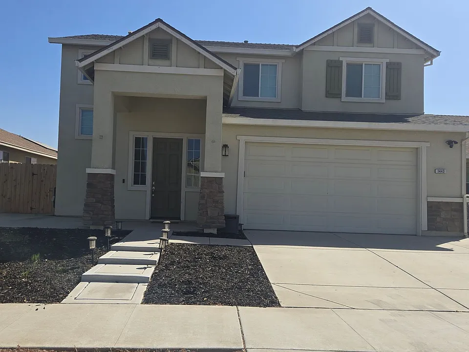 1443 Greenbrier Dr