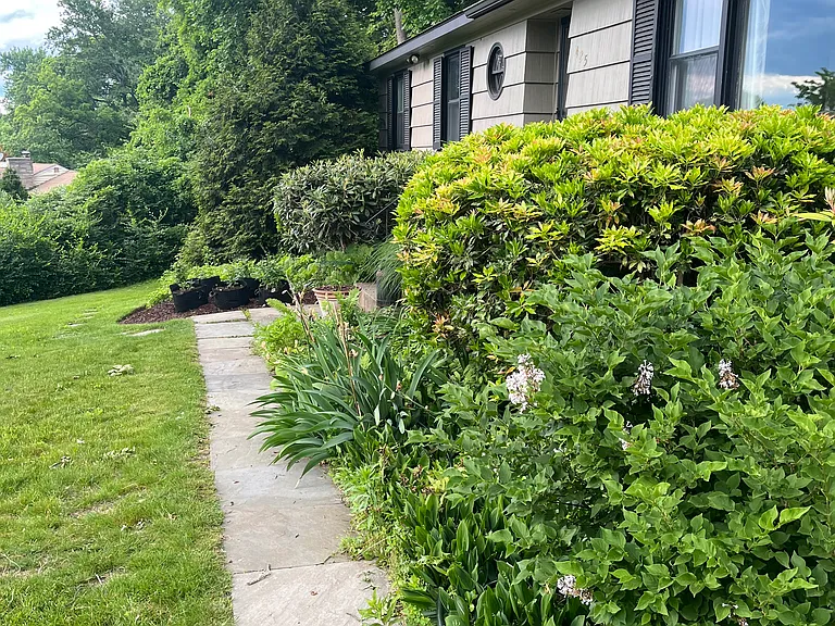 Front walk If you'd like a VIDEO please text me and I'll be happy to send to you I wasn't able to upload