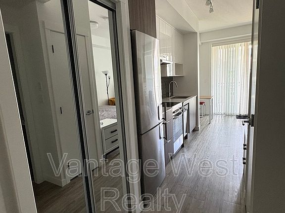 5th image of 1775 Chapman Pl #Penthouse 9