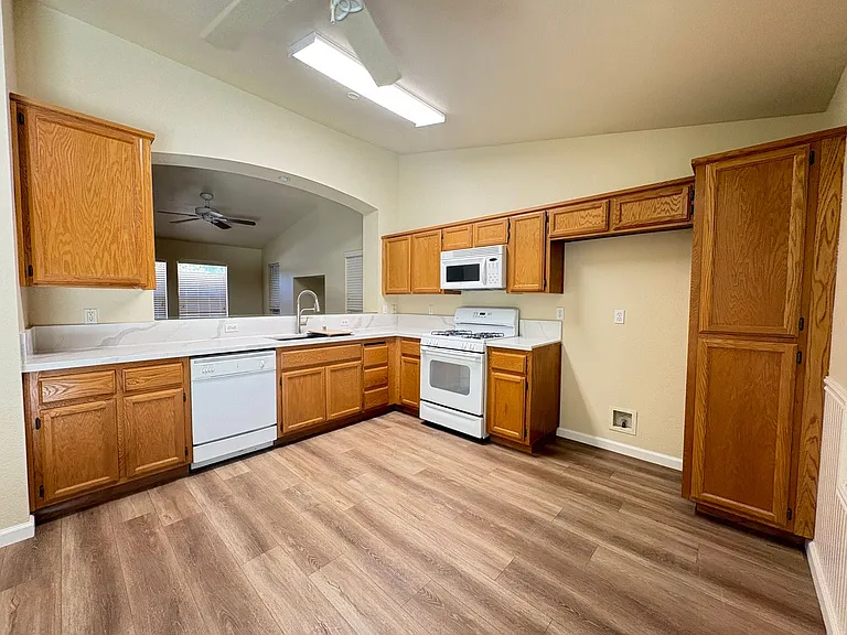 1244 Ivywood Dr — Photo 6