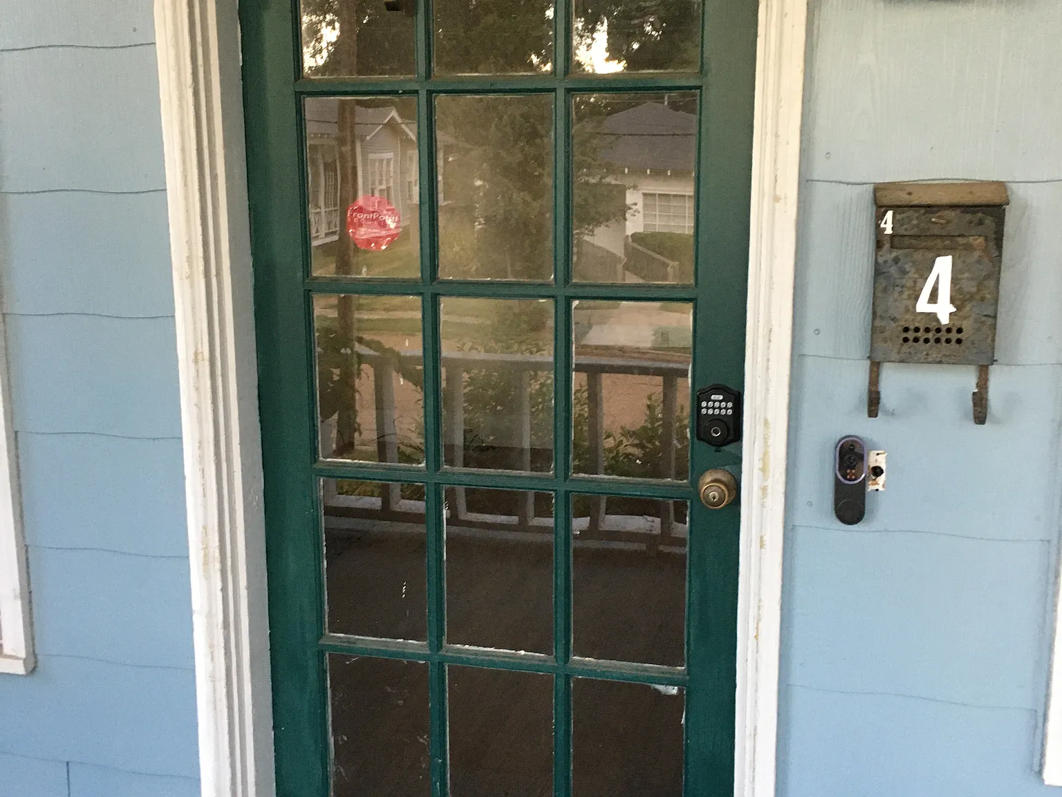 1 bed, 1.5 bath, 1200 sqft, $900 — Photo 2