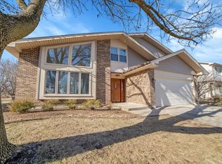 6328 Kent Ct, Lisle, IL 60532