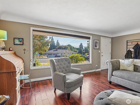 5th image of 3206 NE 49th Street