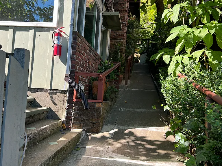 4 Jessup St #D — Photo 6