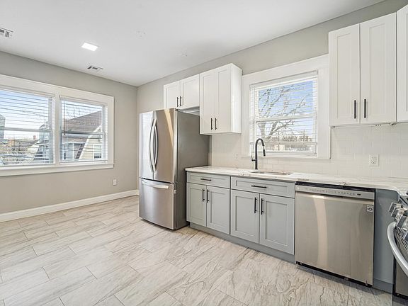3rd image of 36 Ampere Pkwy Floor 2