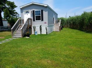 8221 Seahorse Dr, Chincoteague Island, VA 23336
