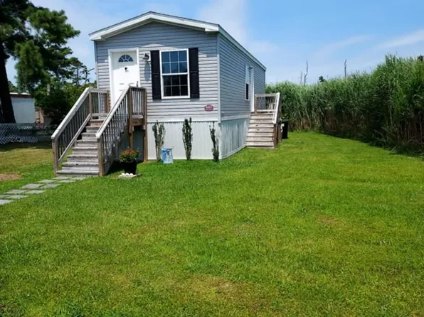 8221 Seahorse Dr, Chincoteague Island, VA 23336