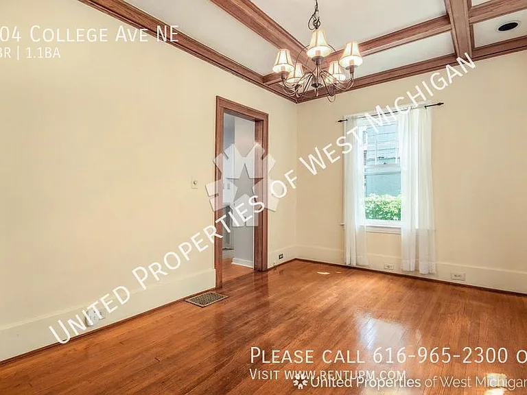 304 College Ave NE — Photo 12