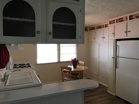 5th image of 1802 Lake View Dr