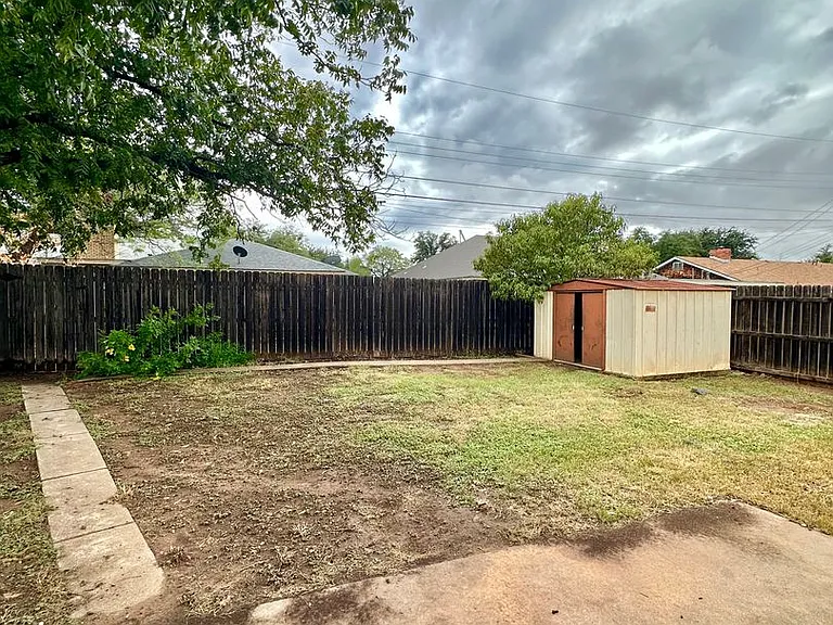 2913 Oak Forest Dr — Photo 15