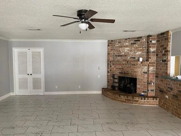 1006 Caspian Ln — Photo 10