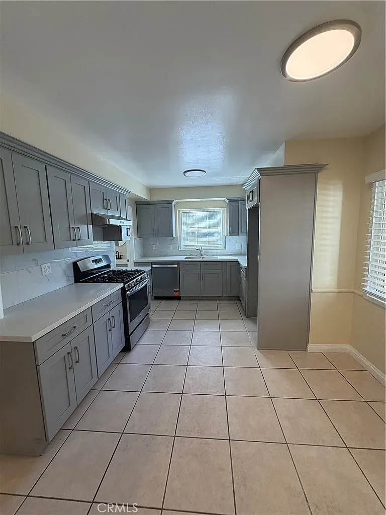 4 bed, 2.5 bath, 1556 sqft, $3,600 — Photo 4