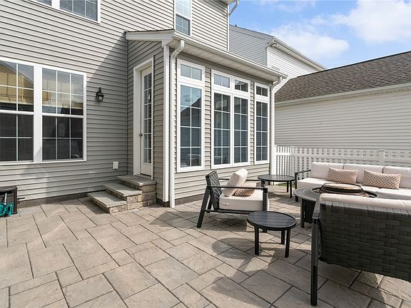 4th image of 309 Harlequin St