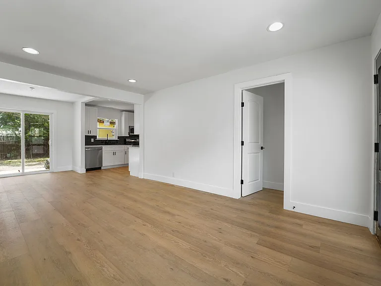 10746 Cotillion Dr — Photo 17