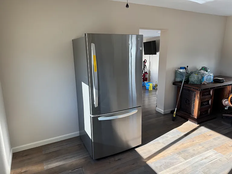 43813 Sierra Hwy — Photo 8