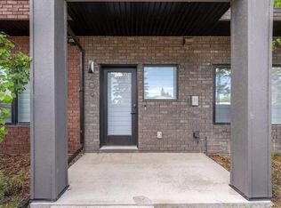 408 N Greenbriar Cmn NW, Calgary, AB T3B 6J3