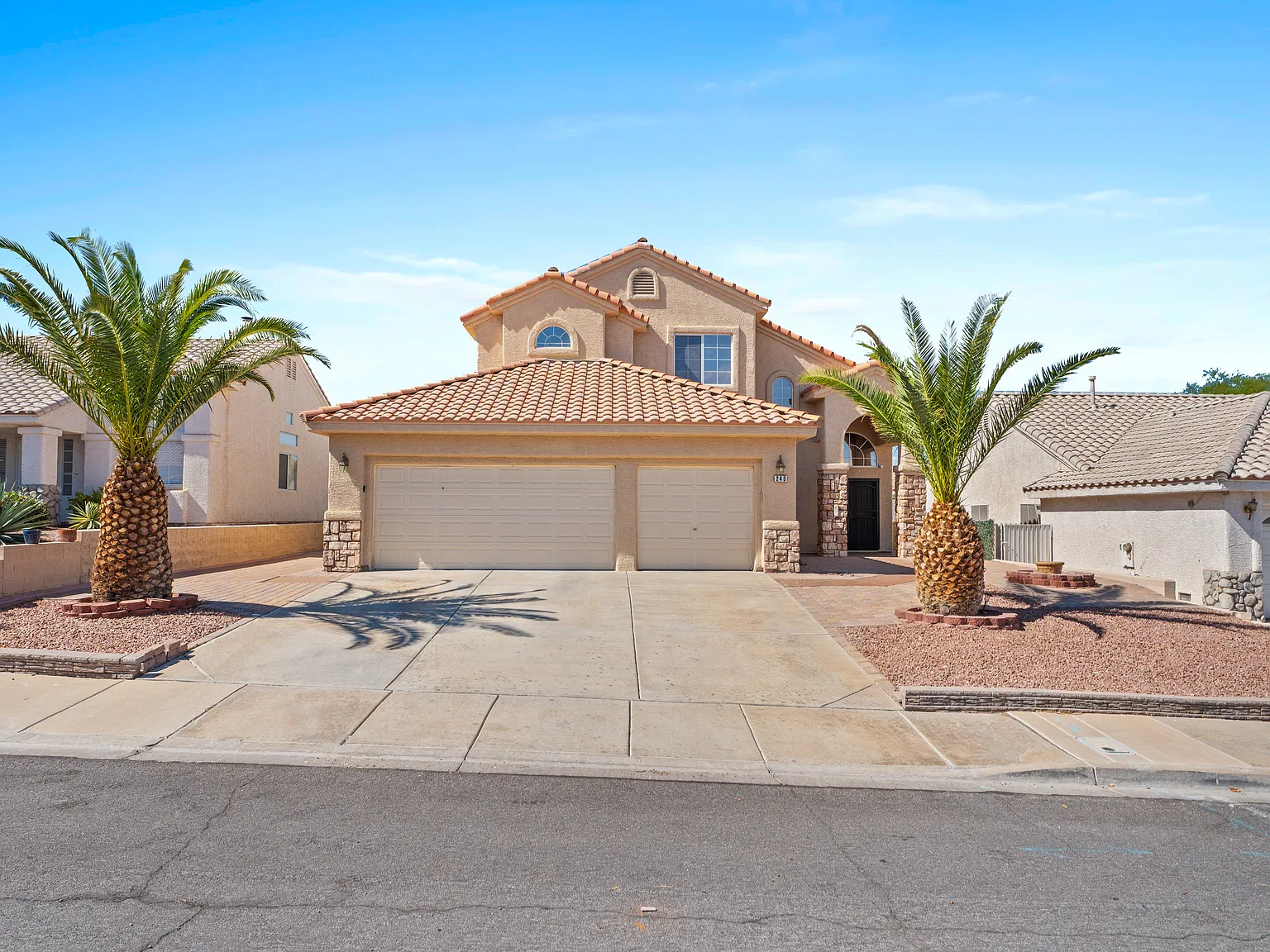 4 bed, 3.5 bath, 1738 sqft, $2,600 — Photo 1