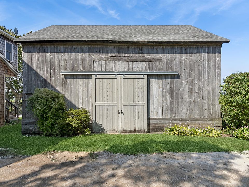 1st image of 335 Herricks Ln