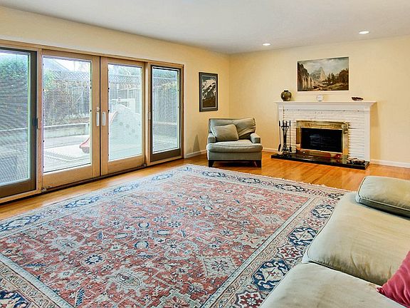 2nd image of 3236 Vistamont Dr