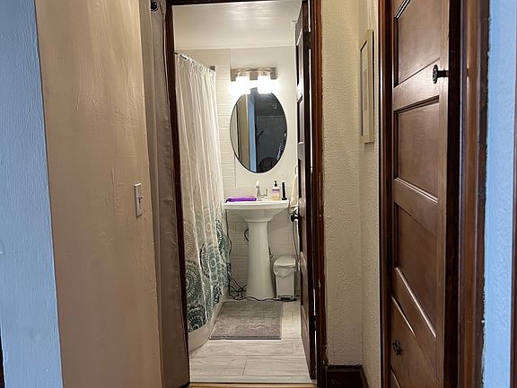 3rd image of 2530 Dupont Ave S APT 204