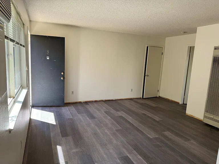 2407 V St #3 — Photo 1
