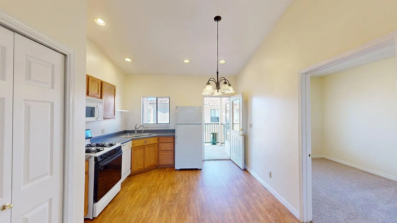 2 bd / 2ba 2nd Floor Apartment in Great Rio Rancho Area — Photo 1