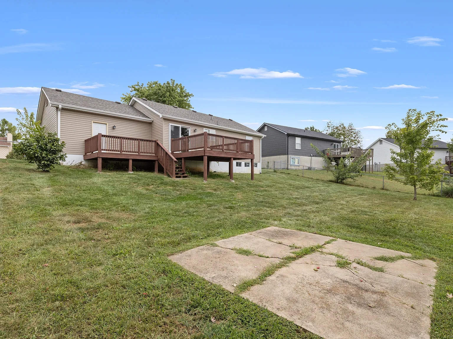 679 Dundee Ct — Photo 3