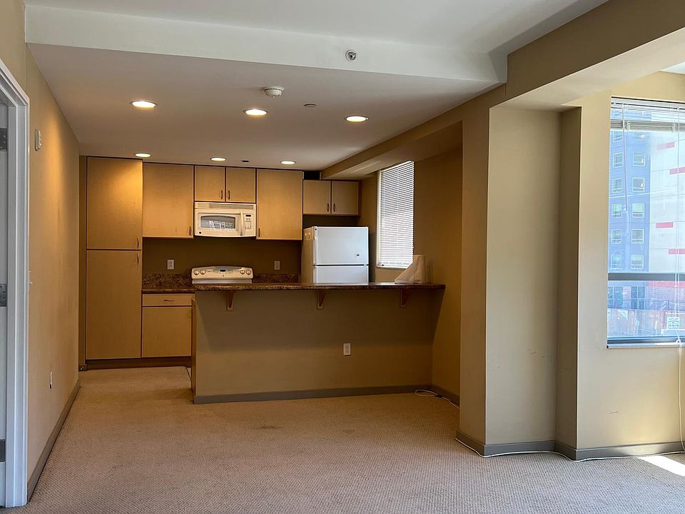 1st image of 111 N 9th St #22X