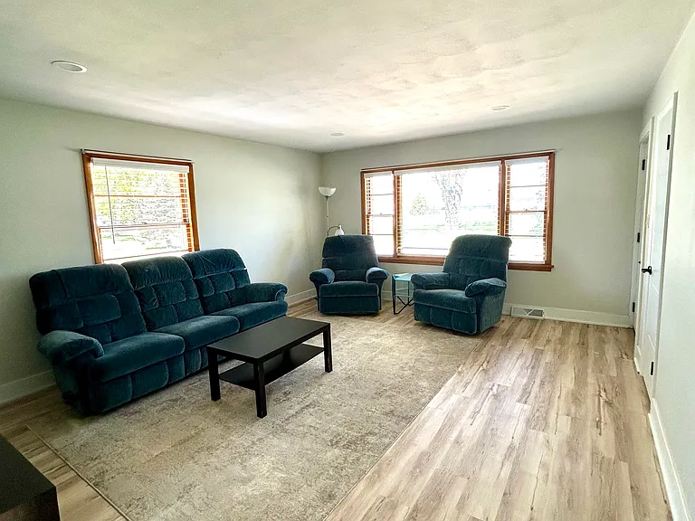 548 South St — Photo 3