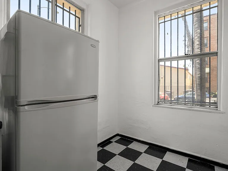 1610 N Normandie Ave — Photo 15