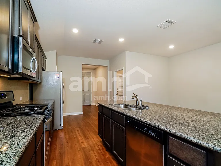 8105 Cottage Rose Dr — Photo 4