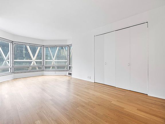 4th image of 301 W 57th St APT 14E
